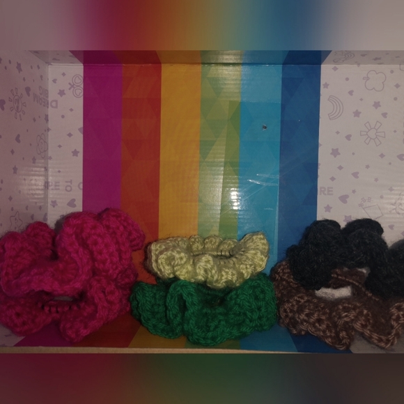Crochet scunchies - Picture 1 of 3